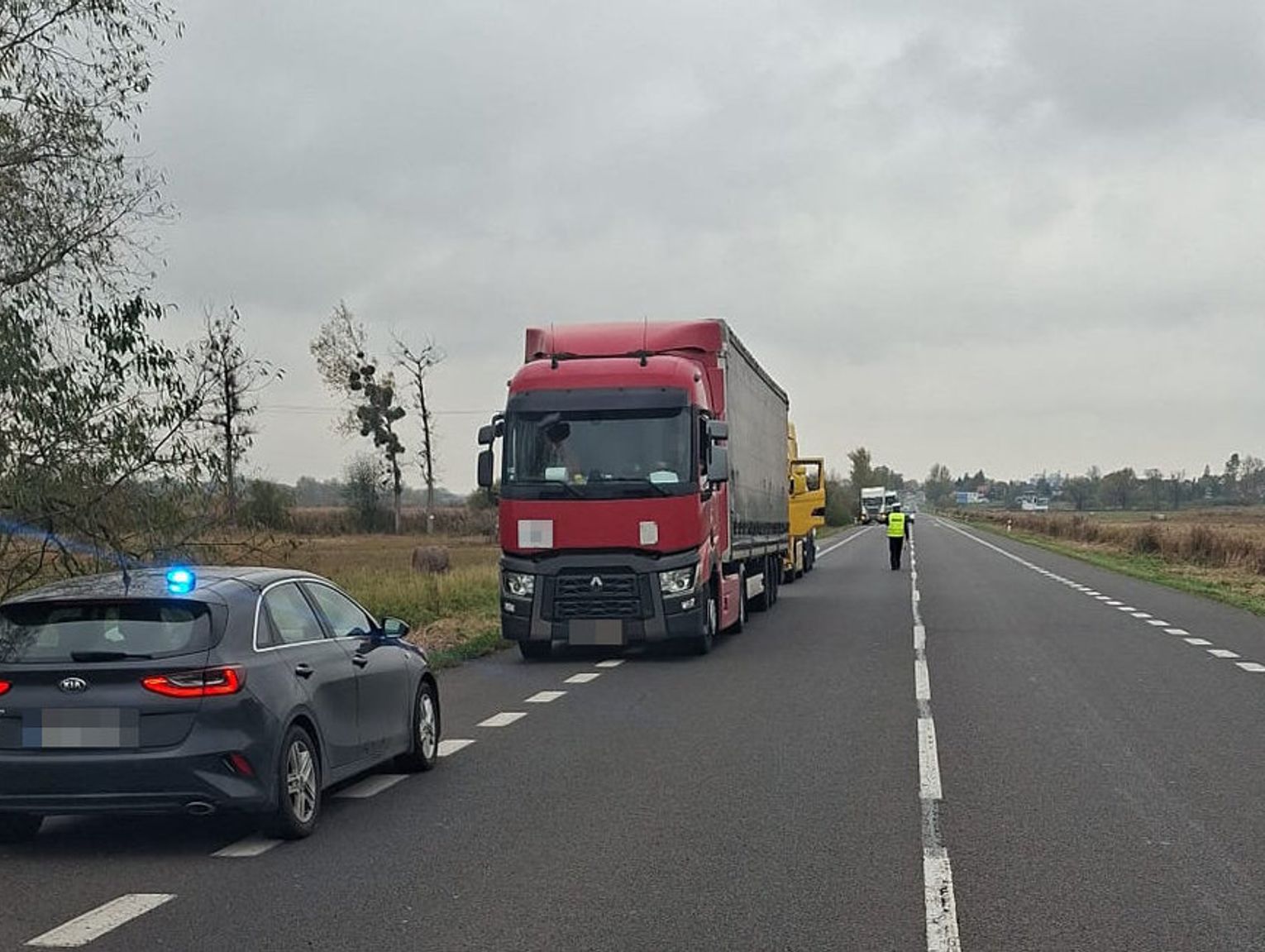 DK 17: Utrudnienia w ruchu w w gminie Łabunie i w Zamościu. Tiry zmierzają do granicy w Hrebennem