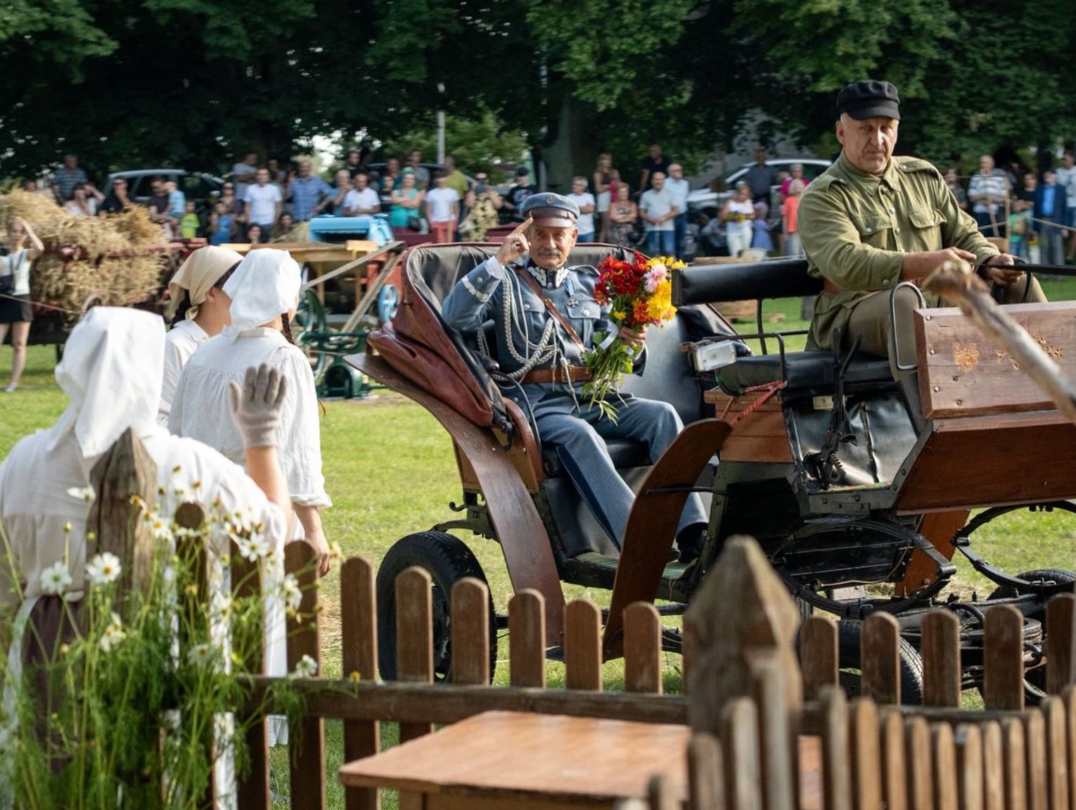 Dni Powiatu Tomaszowskiego. Z Marszałkiem Piłsudskim, rekonstruktorami, wojskiem i kabaretem OT.TO [ZDJĘCIA]