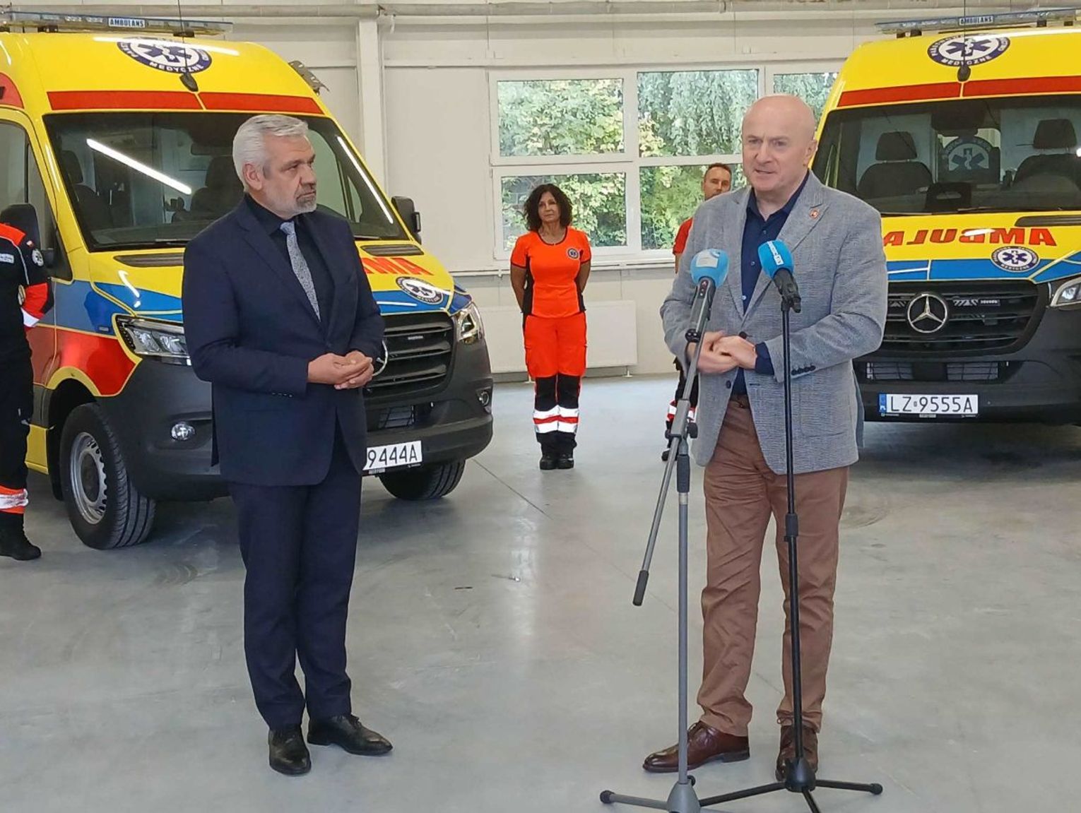 Dwie nowe karetki dla pogotowia w Zamościu. Kosztowały ponad 1,7 mln zł