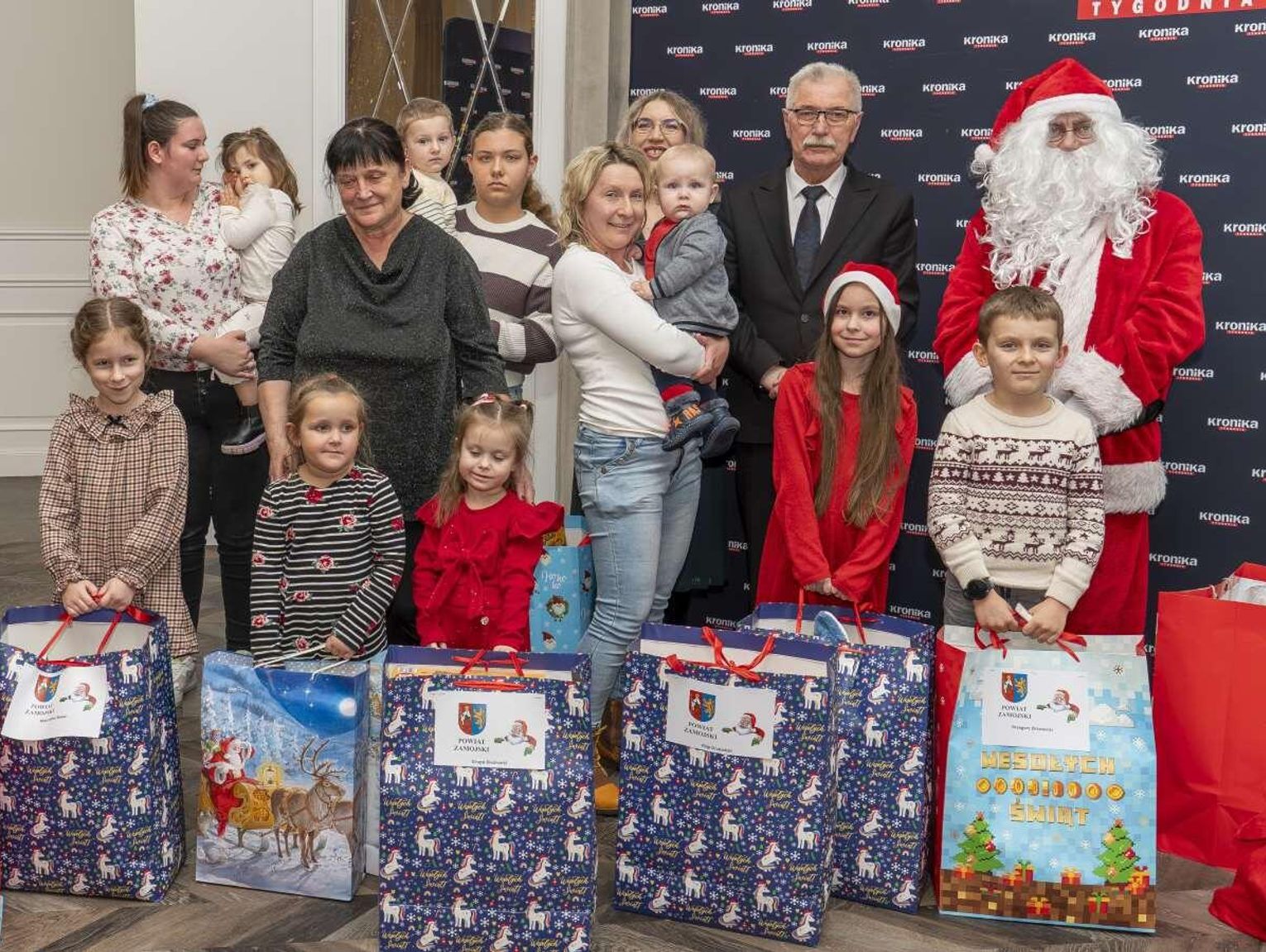 Finał akcji Kroniki Tygodnia „Wybierz sobie Mikołaja”. Kto komu wręczył prezent?