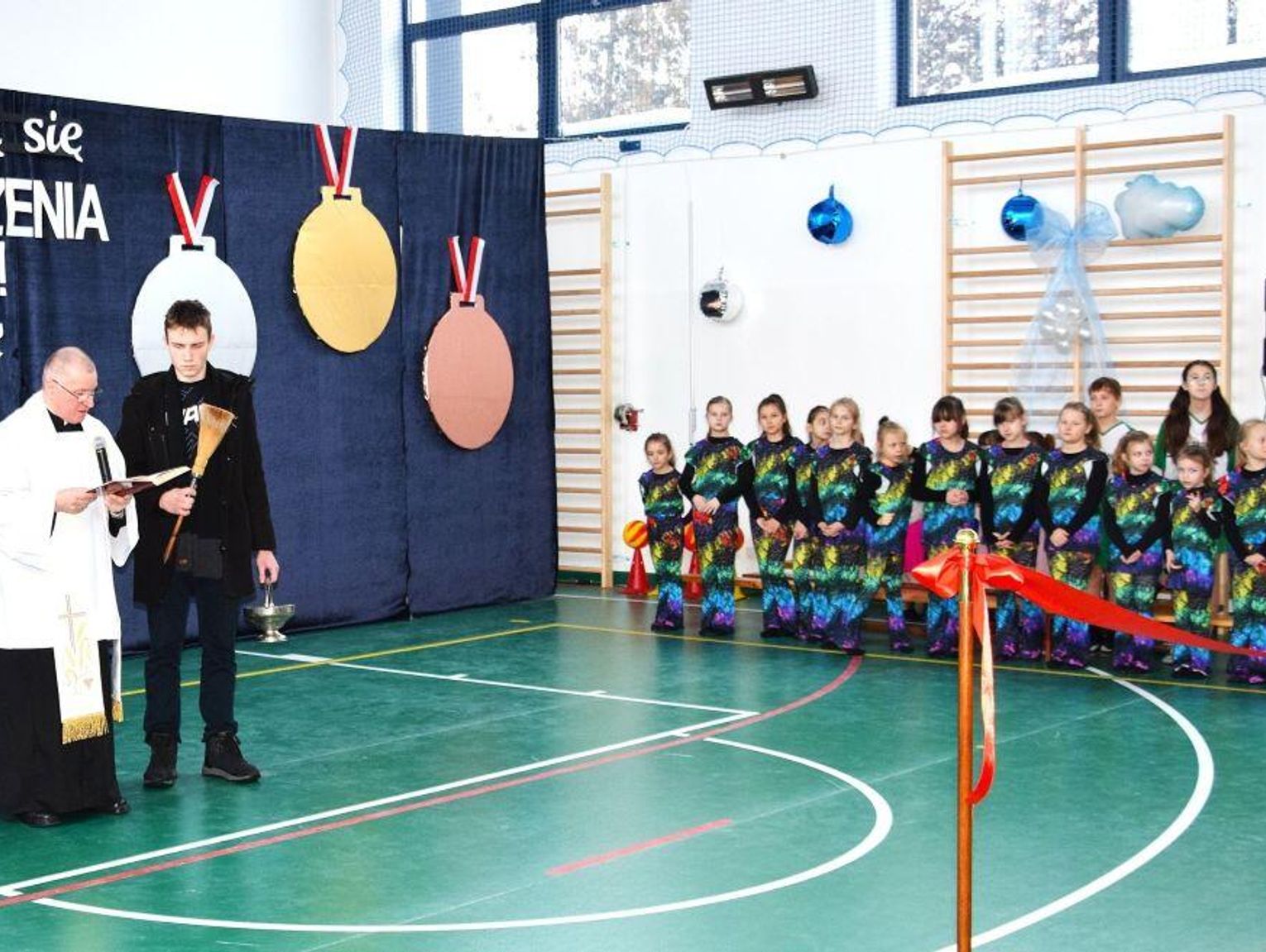 Gm. Sitno: Uczniowie mają halę jak marzenie. Wielkie wydarzenie w niedużych Cześnikach