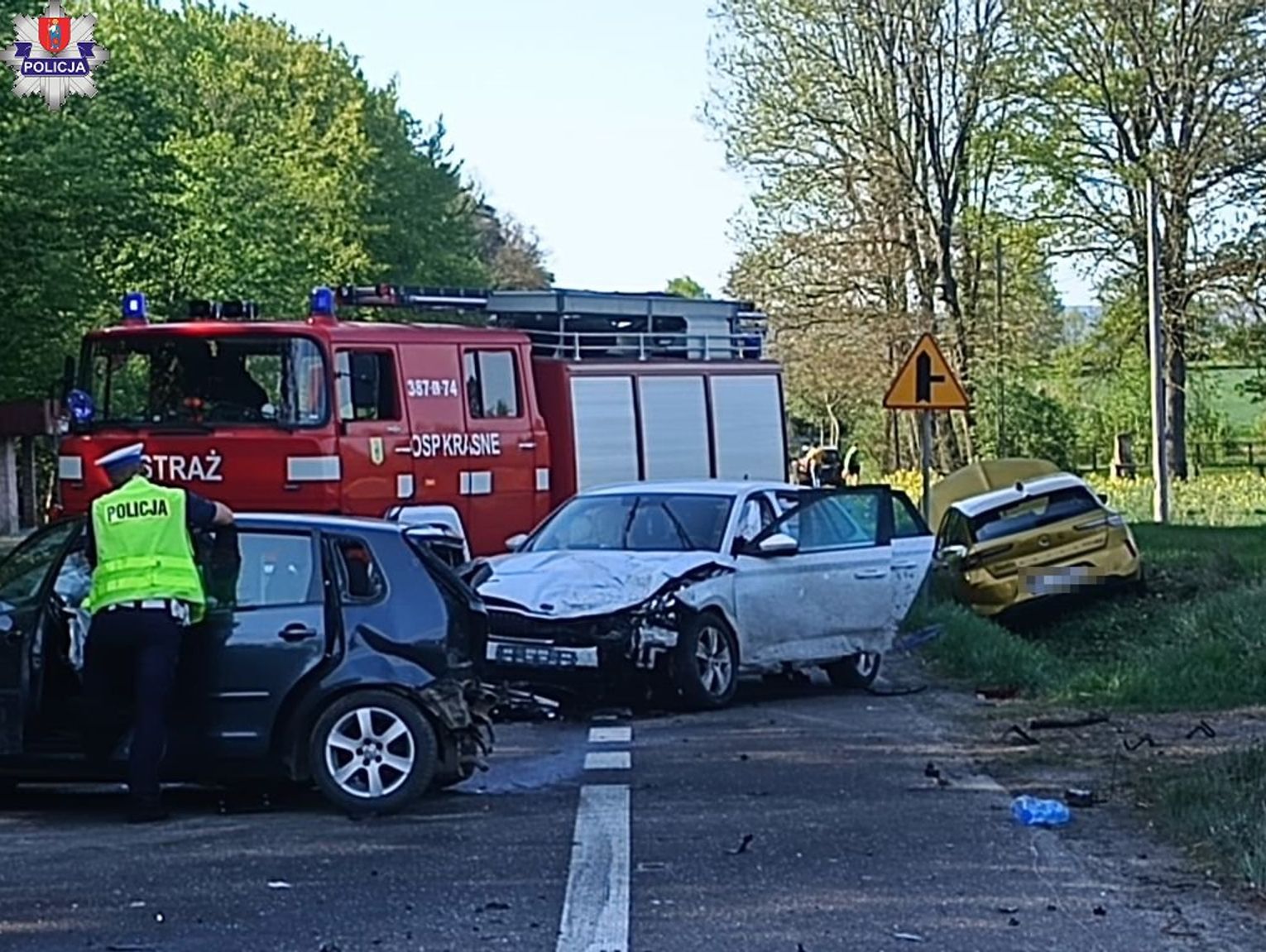 Gm. Stary Zamość: Wypadek z udziałem 4 osobówek. Dwóch kierowców trafiło do szpitala [ZDJĘCIA]