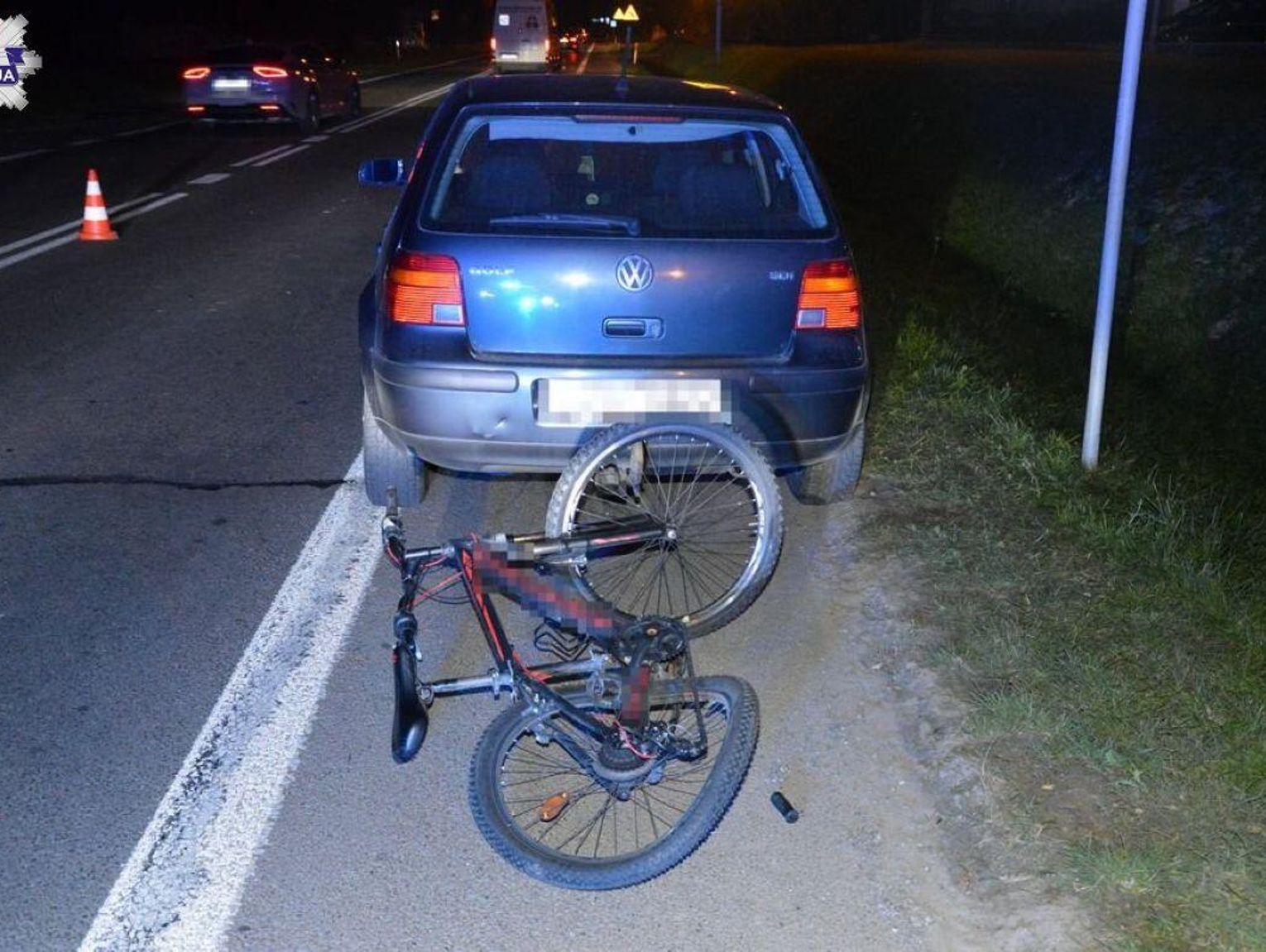 Gm. Szczebrzeszyn: Nastolatek potracony przez samochód. Nie miał kasku, oświetlenia i nie ustąpił pierwszeństwa