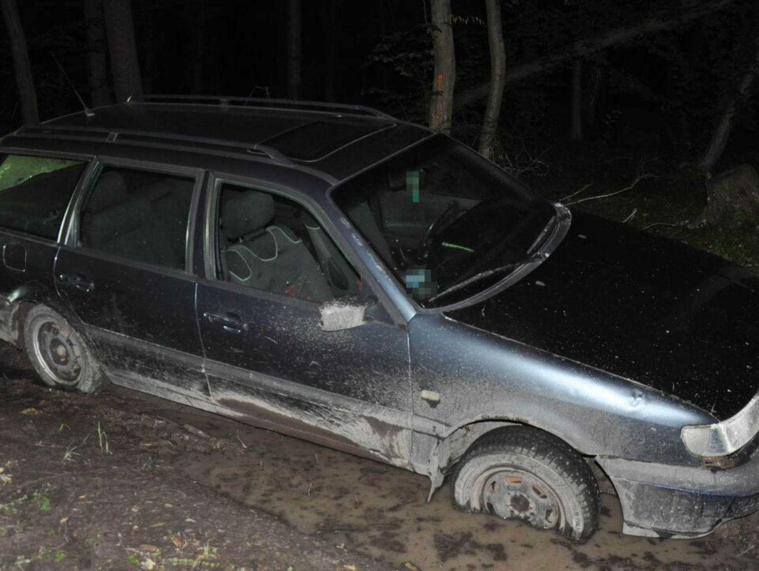 Gm. Tyszowce: Ukradł volkswagena i ugrzązł w błocie. 33-latek miał prawie 3 promile alkoholu