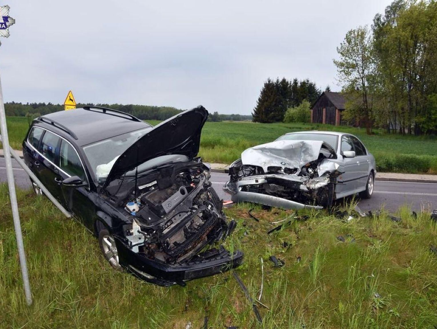 Gm. Zamość: Czołówka bmw z volkswagenem. 20-latek przesadził z prędkością [ZDJĘCIA]