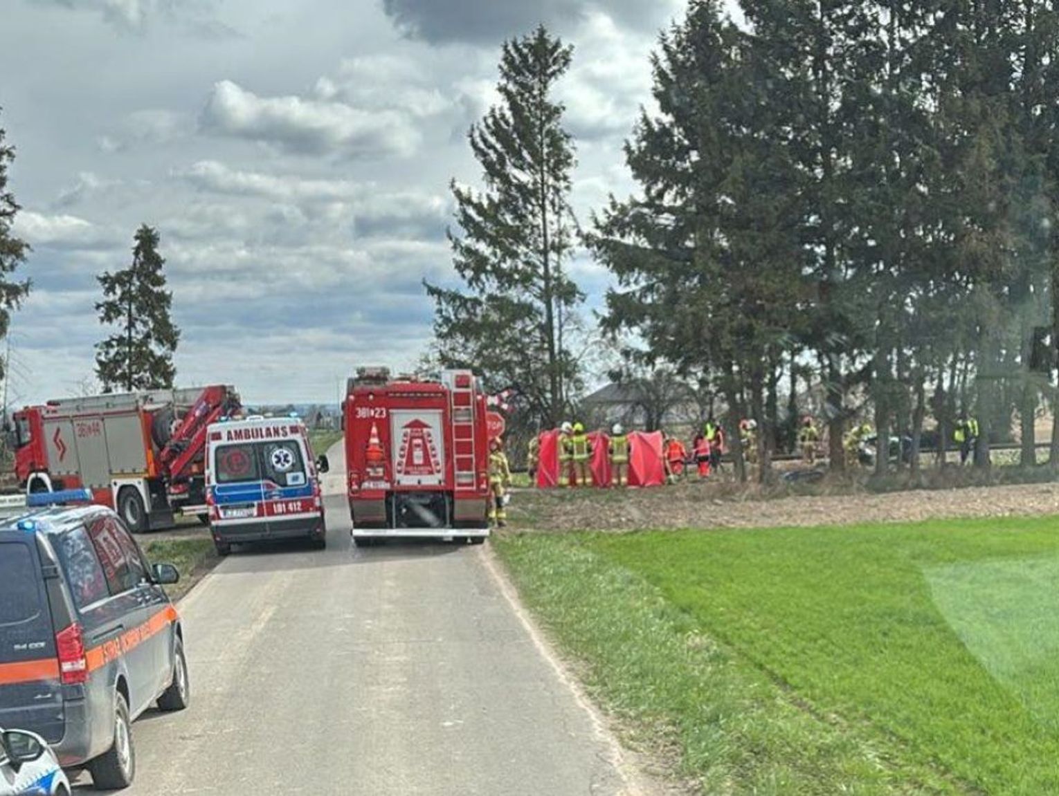 Gm. Zamość: Śmiertelny wypadek na przejeździe kolejowym. Zginęła 43-letnia kobieta [ZDJĘCIA]