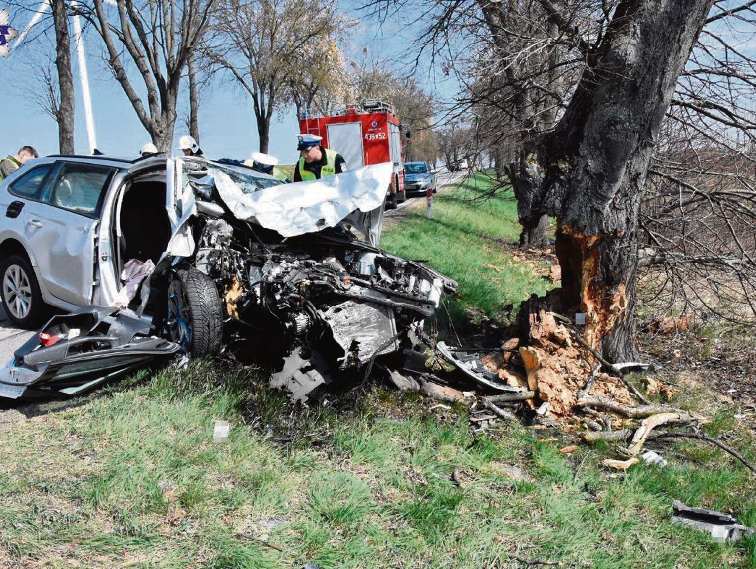 Gmina Biłgoraj: Huk i zmiażdżona blacha. 50-latek cudem przeżył to uderzenie