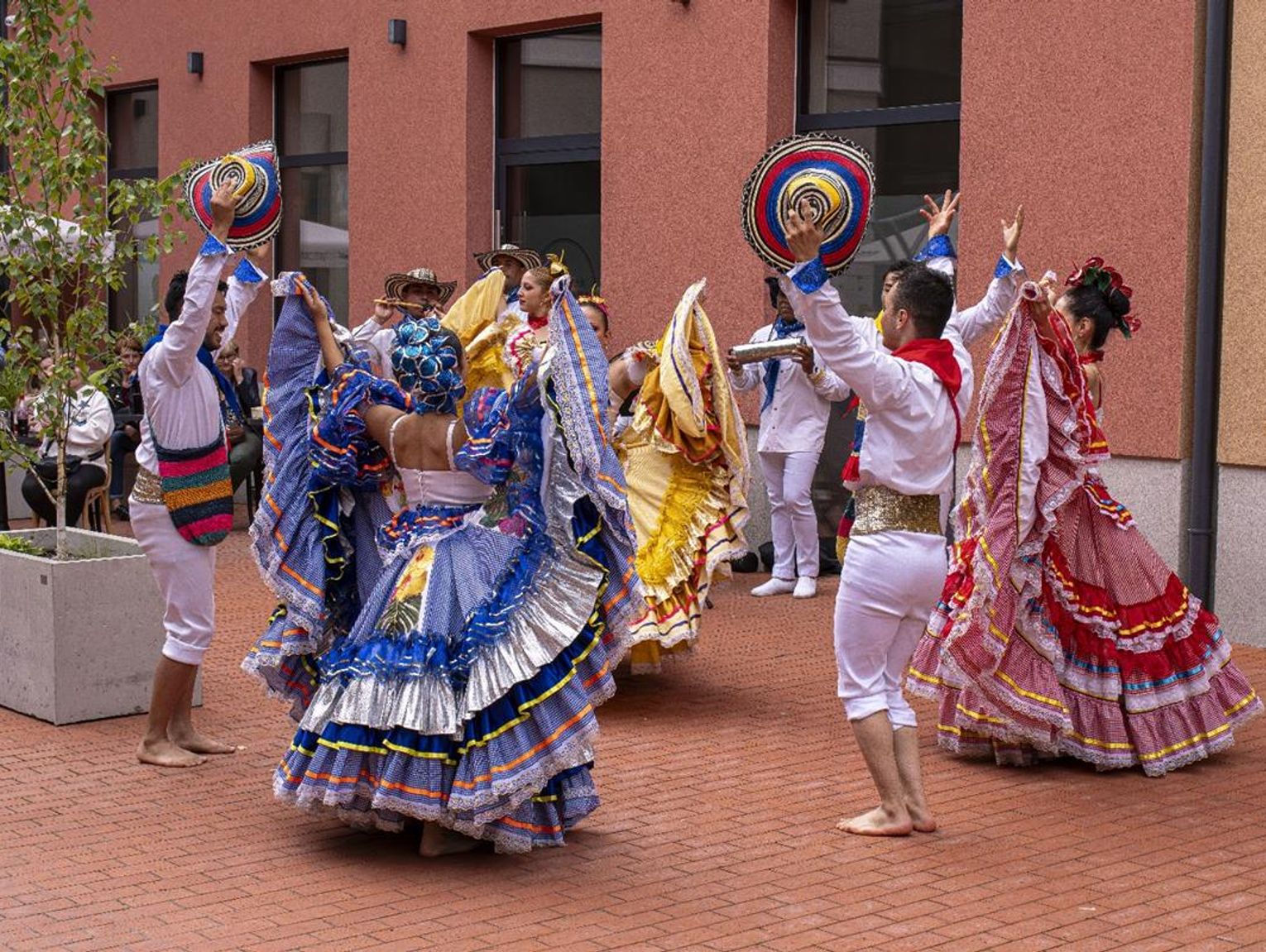 Groził zabójstwem i kazał „wyp…ać” gościom zamojskiego „Eurofolku”. Nie wiadomo gdzie teraz jest