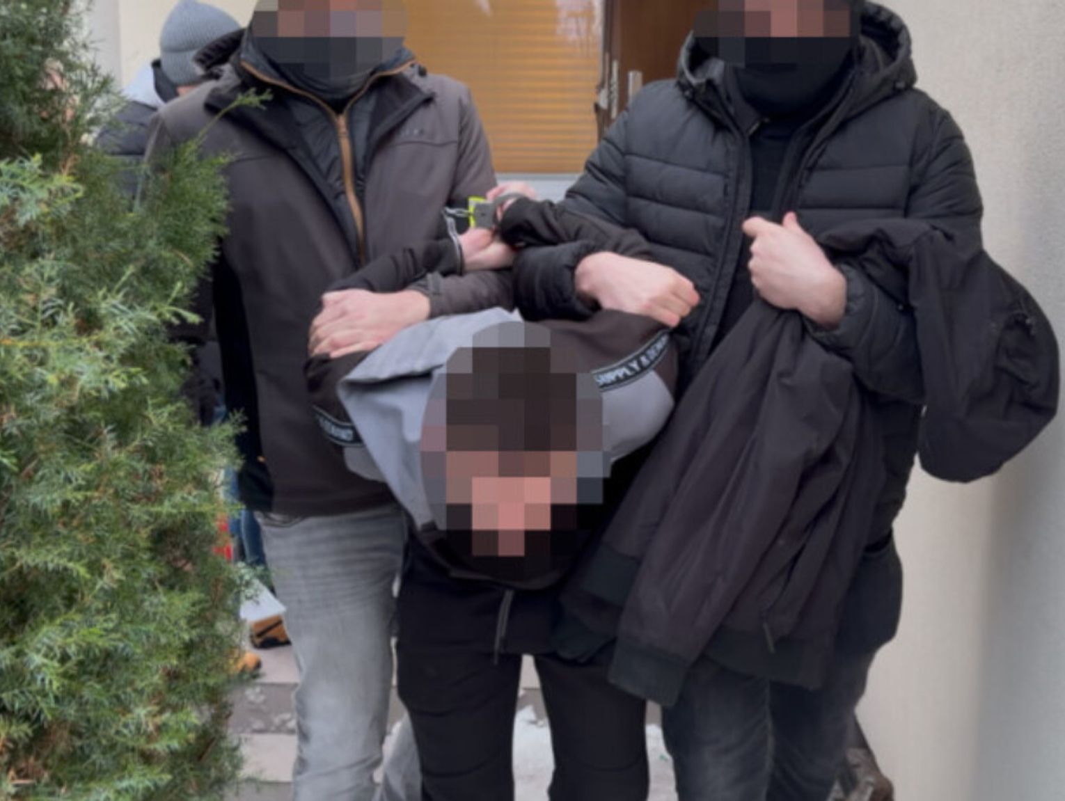 „Call center” było wabikiem, handlowali ludźmi i narkotyki. Policję powiadomił mężczyzna, któremu udało się uciec