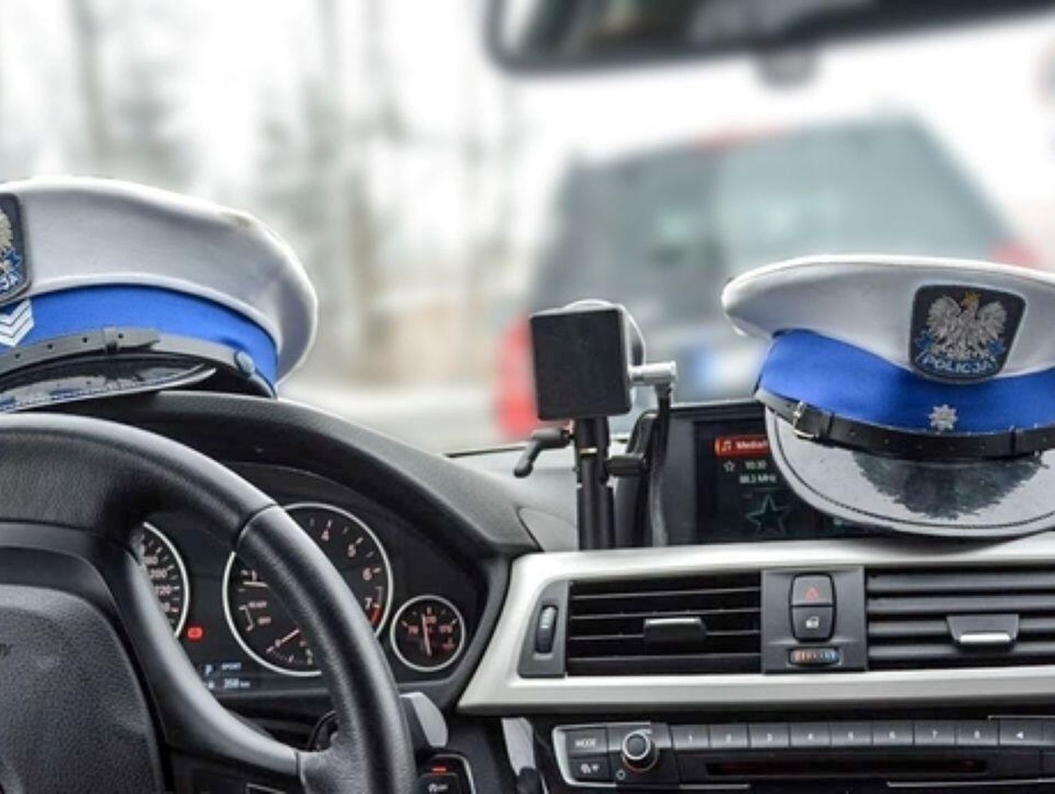Hrubieszów: Dwaj 18-latkowie ukarani za drift i rajd po pasach