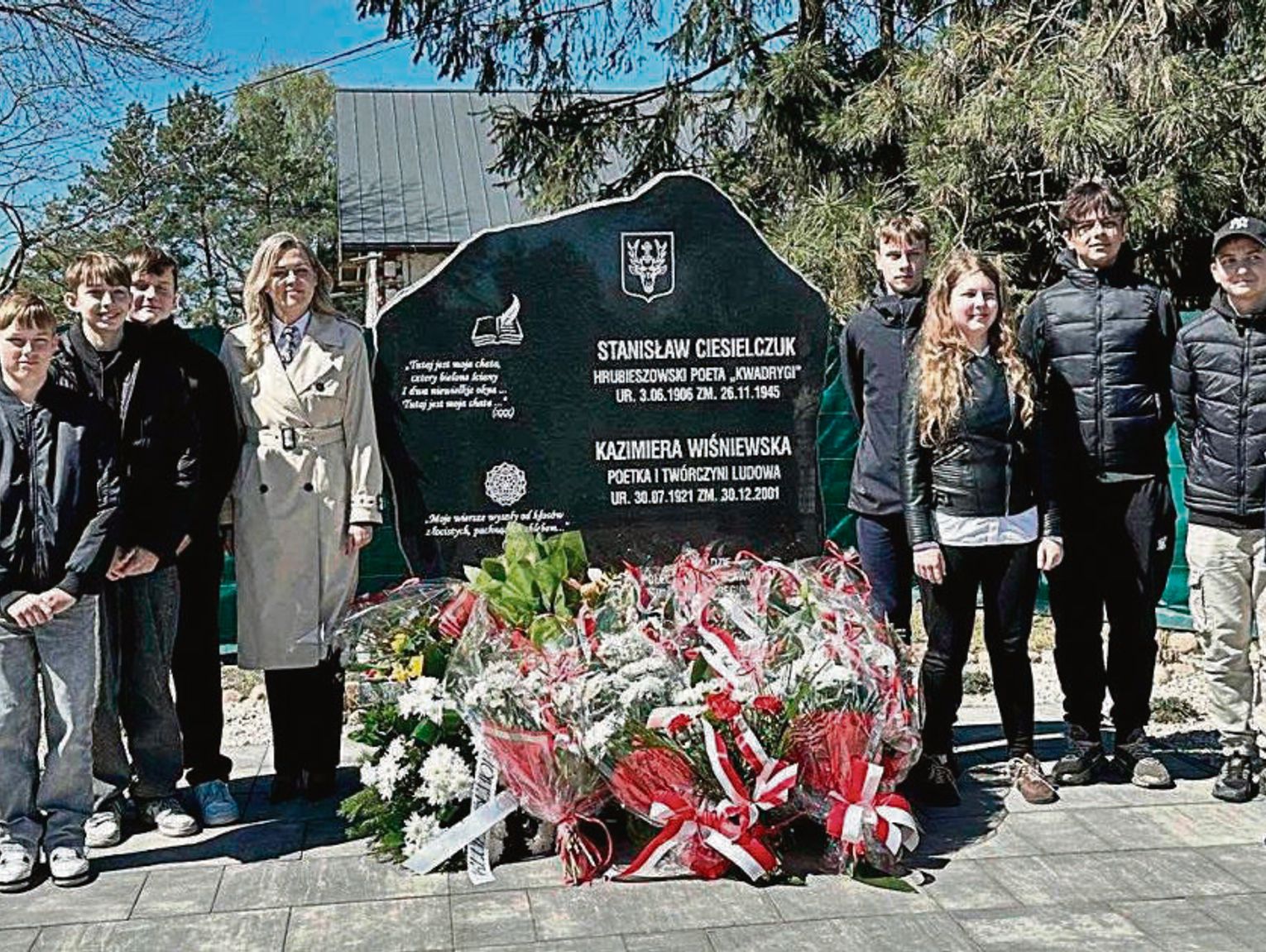 Hrubieszów: Oddali hołd poetom Kazimierze Wiśniewskiej i Stanisławowi Ciesielczukowi