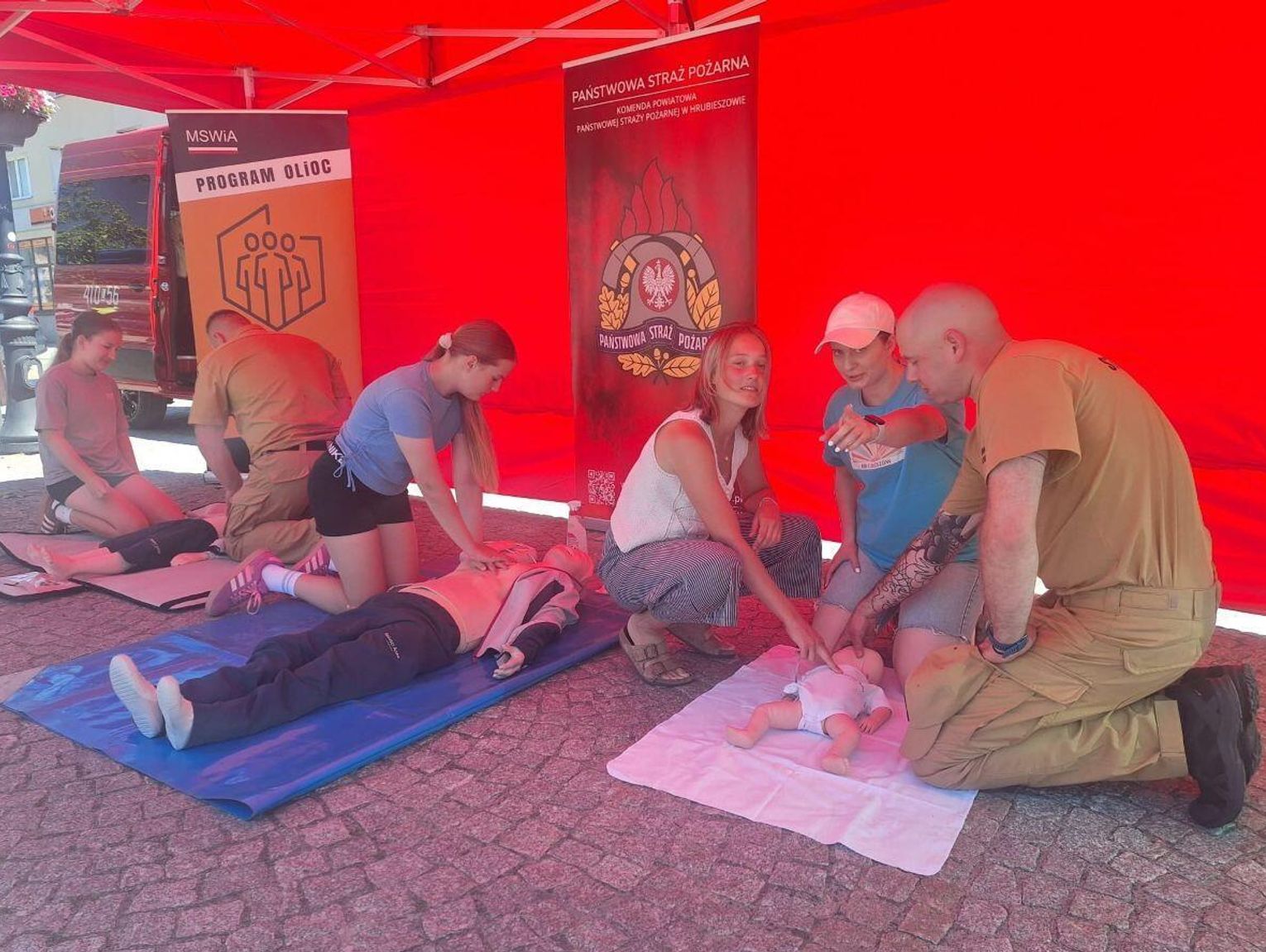 Hrubieszów uczył się ratować życie. Piknik z resuscytacją i alkogoglami
