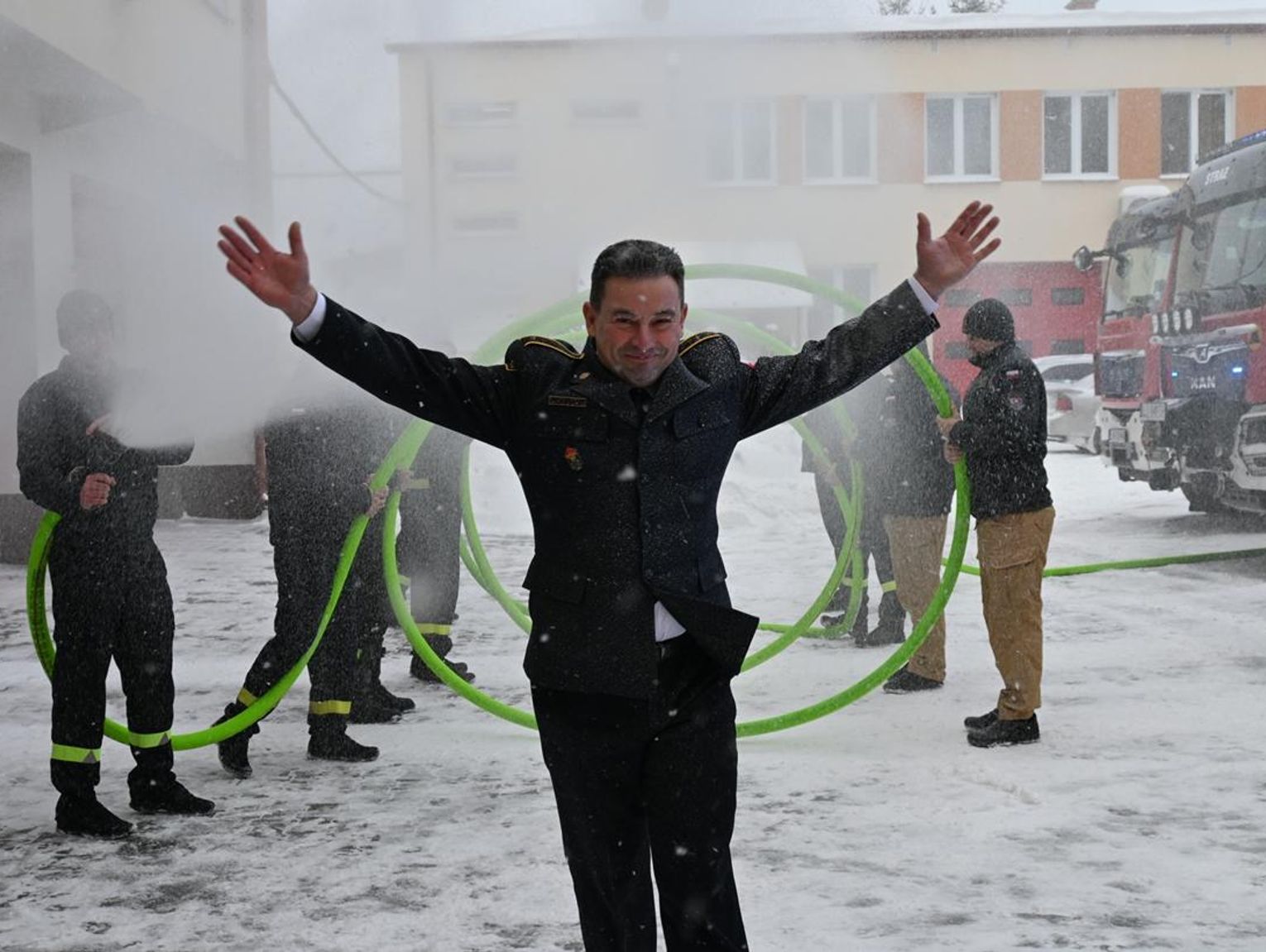 Hrubieszów: Dwaj strażacy pożegnani z pompą. Zasłużona emerytura po latach służby [ZDJĘCIA]