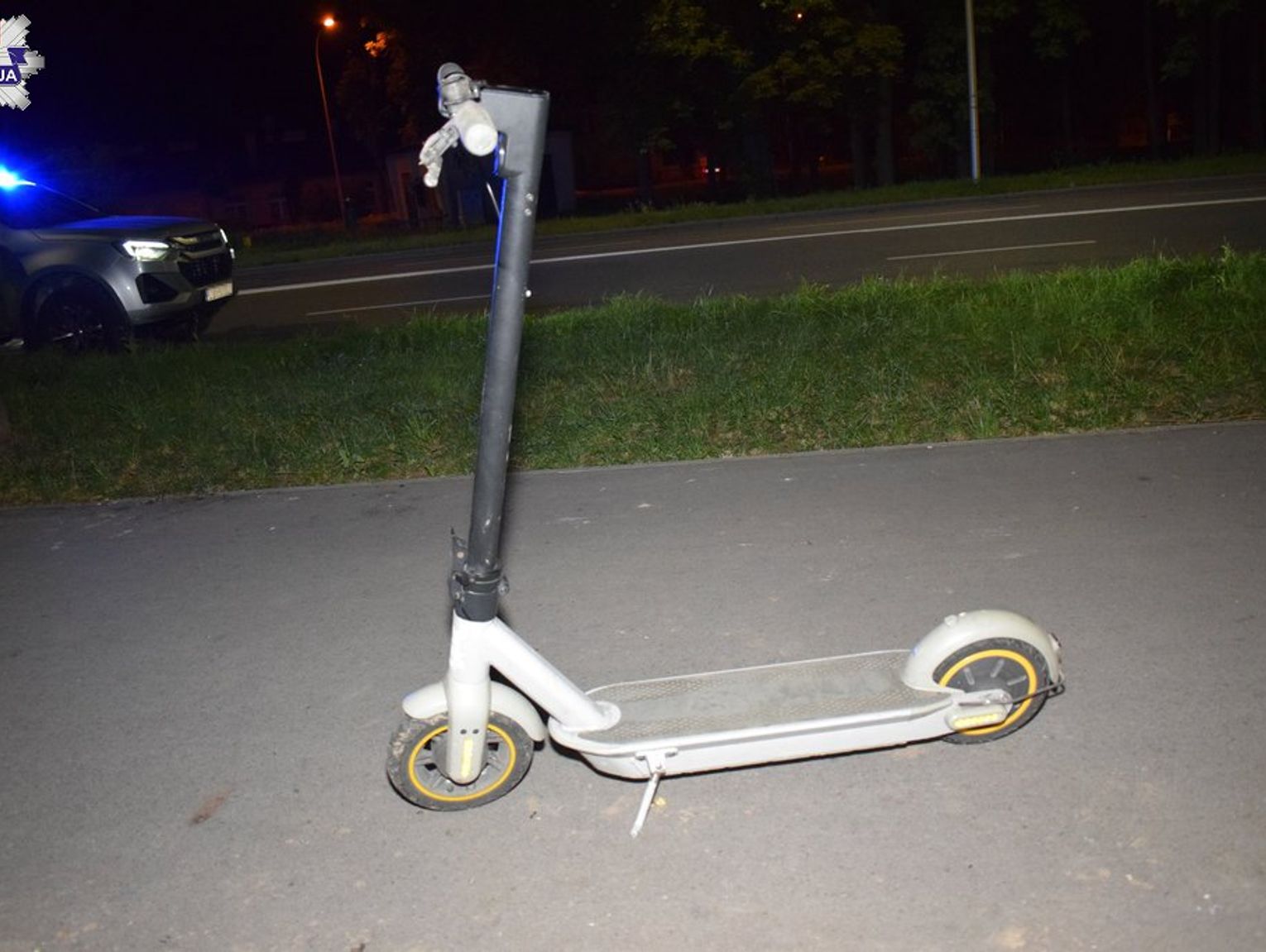 Hulajnogą przez Zamość byle nie tak: po pijaku, z pasażerem, bez kasku