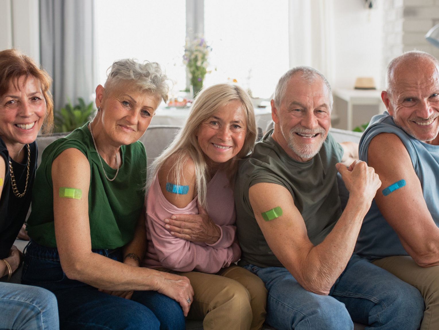 Karty szczepień pod lupą sanepidu. Nie jest z nami tak źle