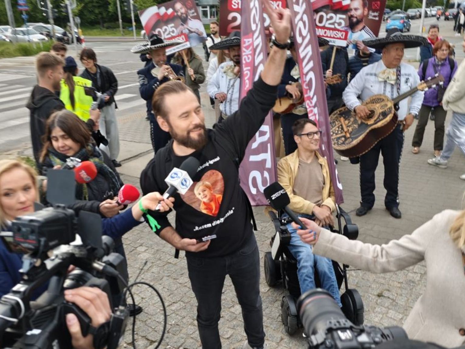 Kim jest Ignacy z bluzy Stanowskiego? Ludzie masowo wpłacają pieniądze