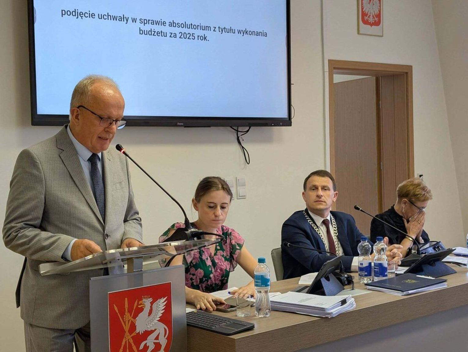 Kort, kaplica, rząd. Absolutorium Rady Powiatu w Tomaszowie Lubelskim w cieniu niezadowolenia