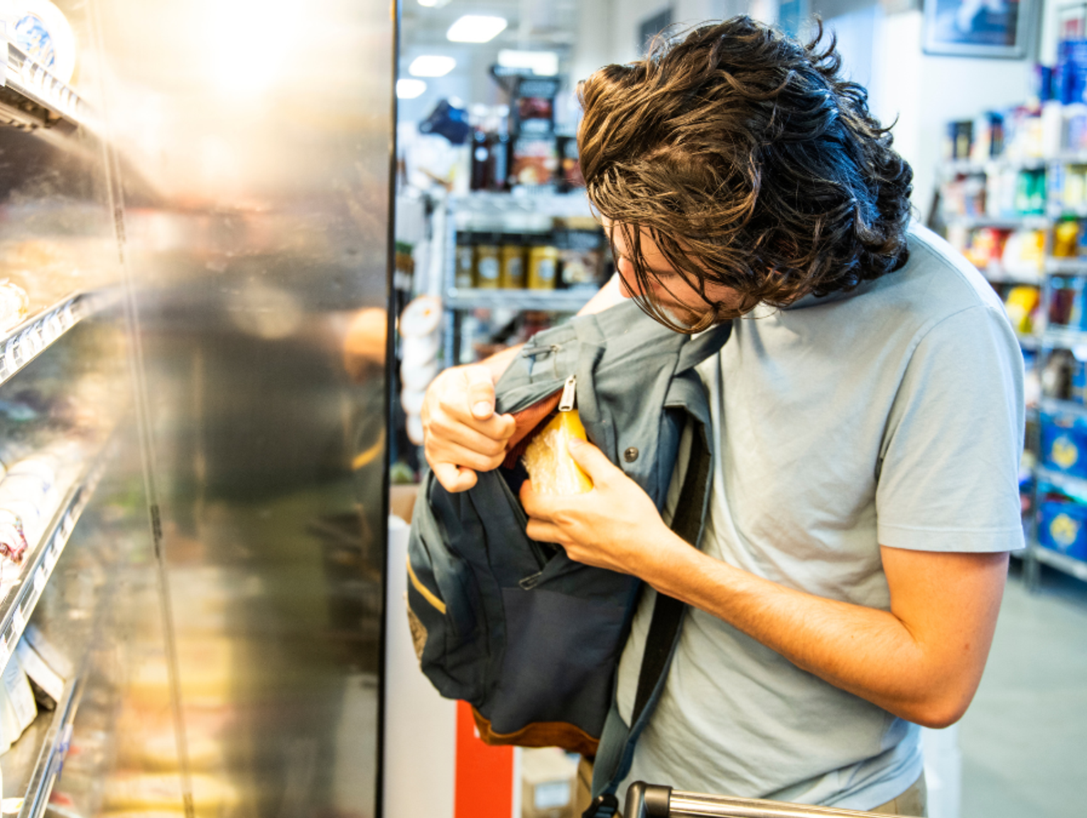Kradzieże powodują duże straty i wyższe ceny. Ta grupa kradnie najczęściej