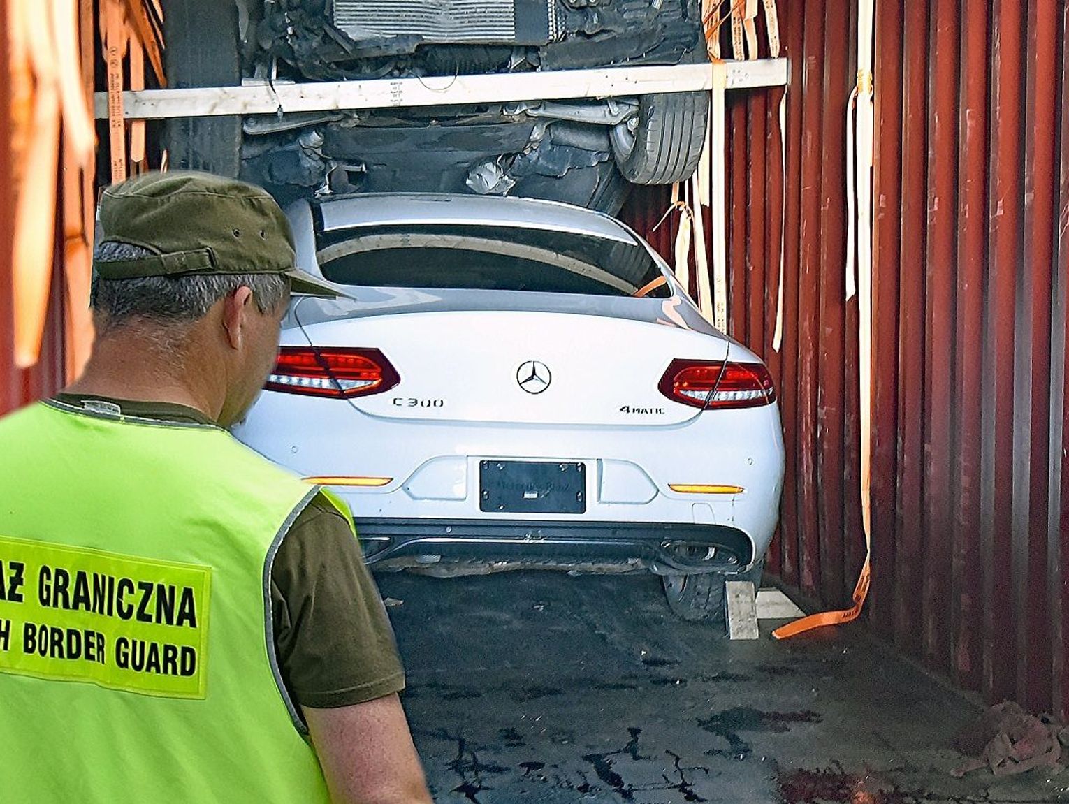 Kradziony mercedes przepłynął ocean, wpadł w Hrubieszowie!