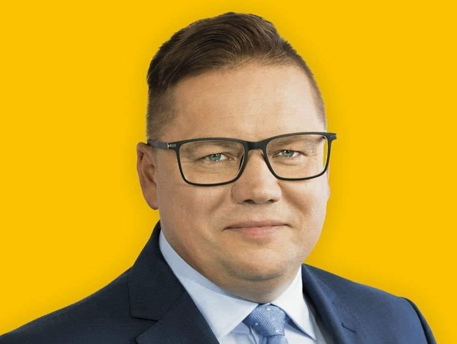 Kropki posła Sławomira Ćwika. Na Kanale Zero skomentował utrzymanie przez ministrę edukacji stanowiska