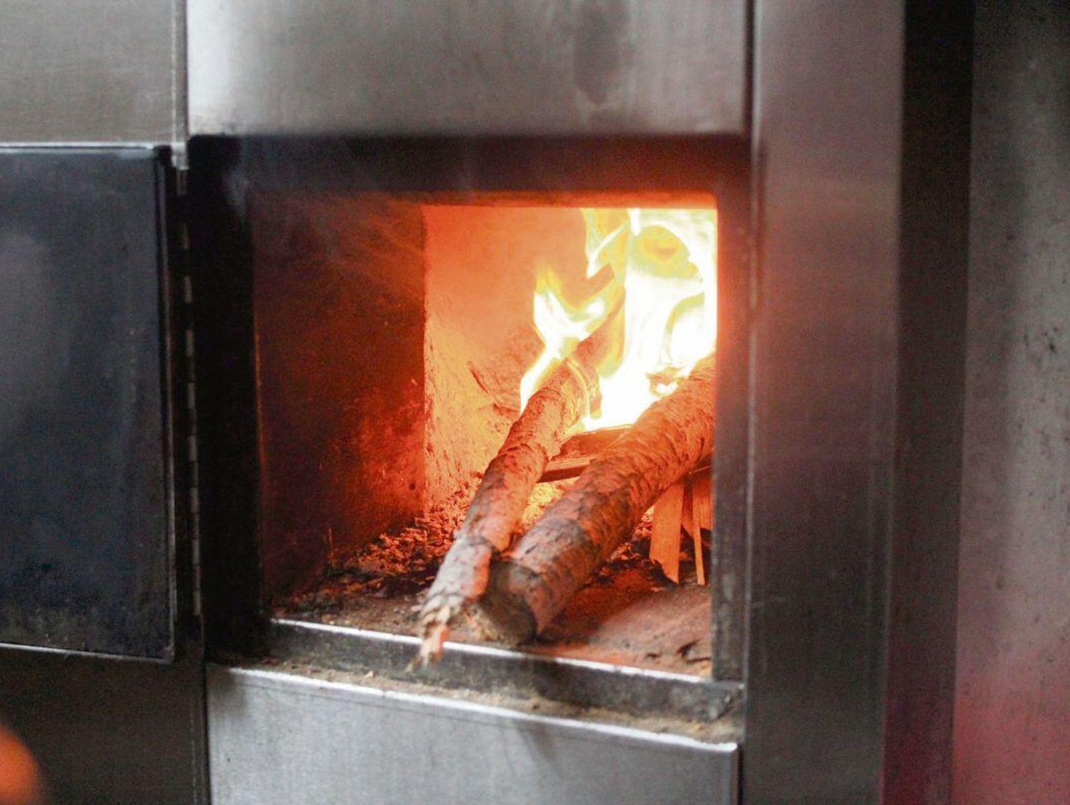 Kto czym pali w piecu w centrum Hrubieszowa? Skargę w ramach interwencji sprawdzą strażnicy miejscy