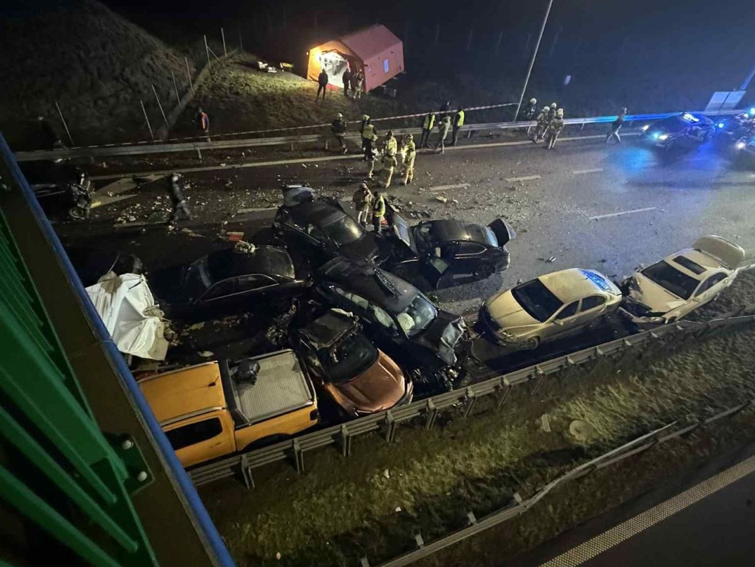 Lubelskie. Karambol na S19. We mgle zderzyło się 18 pojazdów [GALERIA ZDJĘĆ]