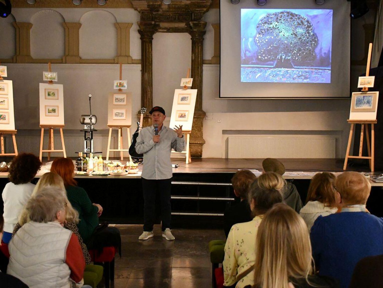 Serhij Michnowski, lwowski artysta z wystawą malarstwa w Szczebrzeszynie. „Inna treść” jako sztuka mimo wojny