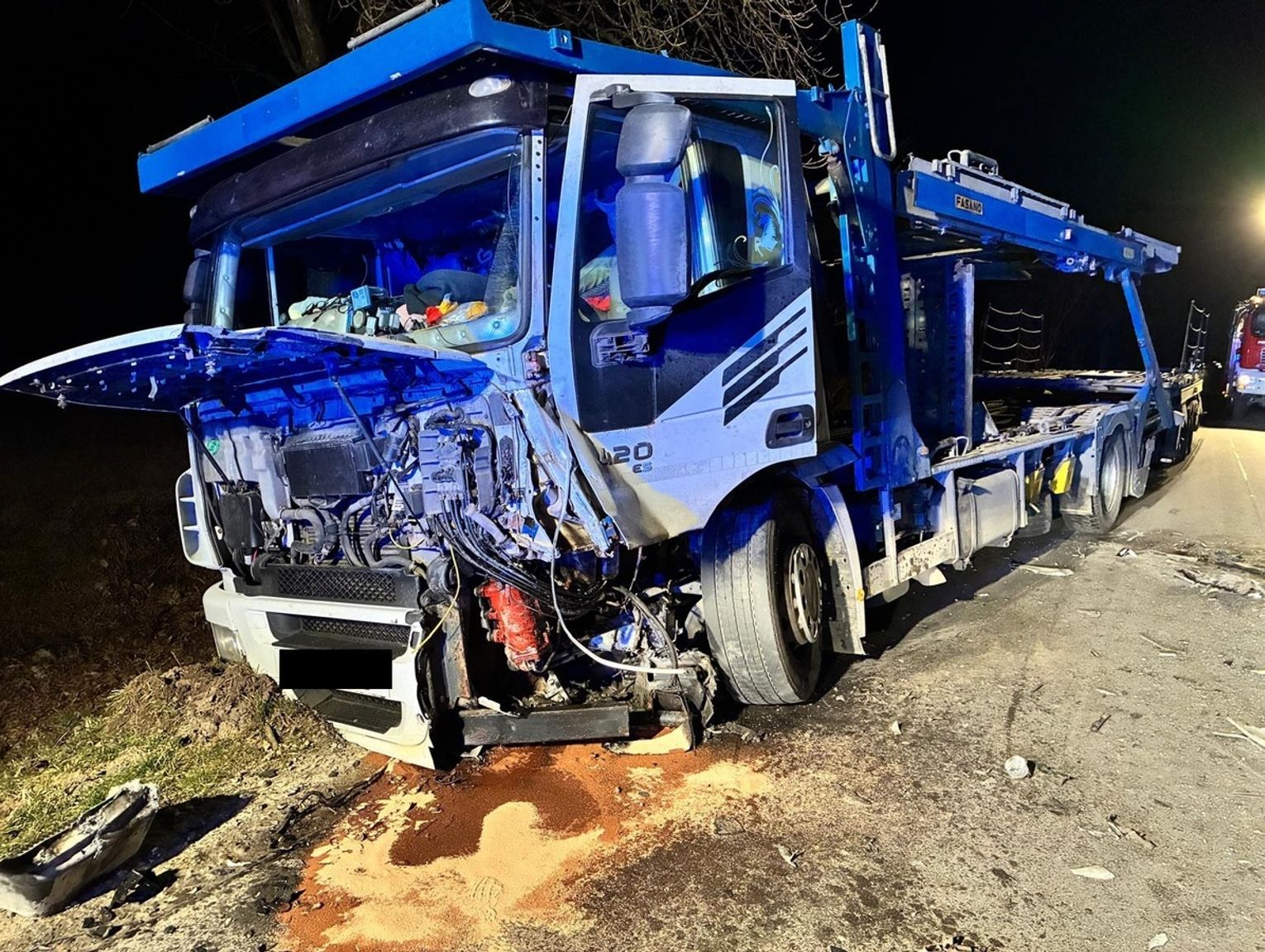 Małków: Na prostym odcinku drogi Audi wbiło się w ciężarówkę!