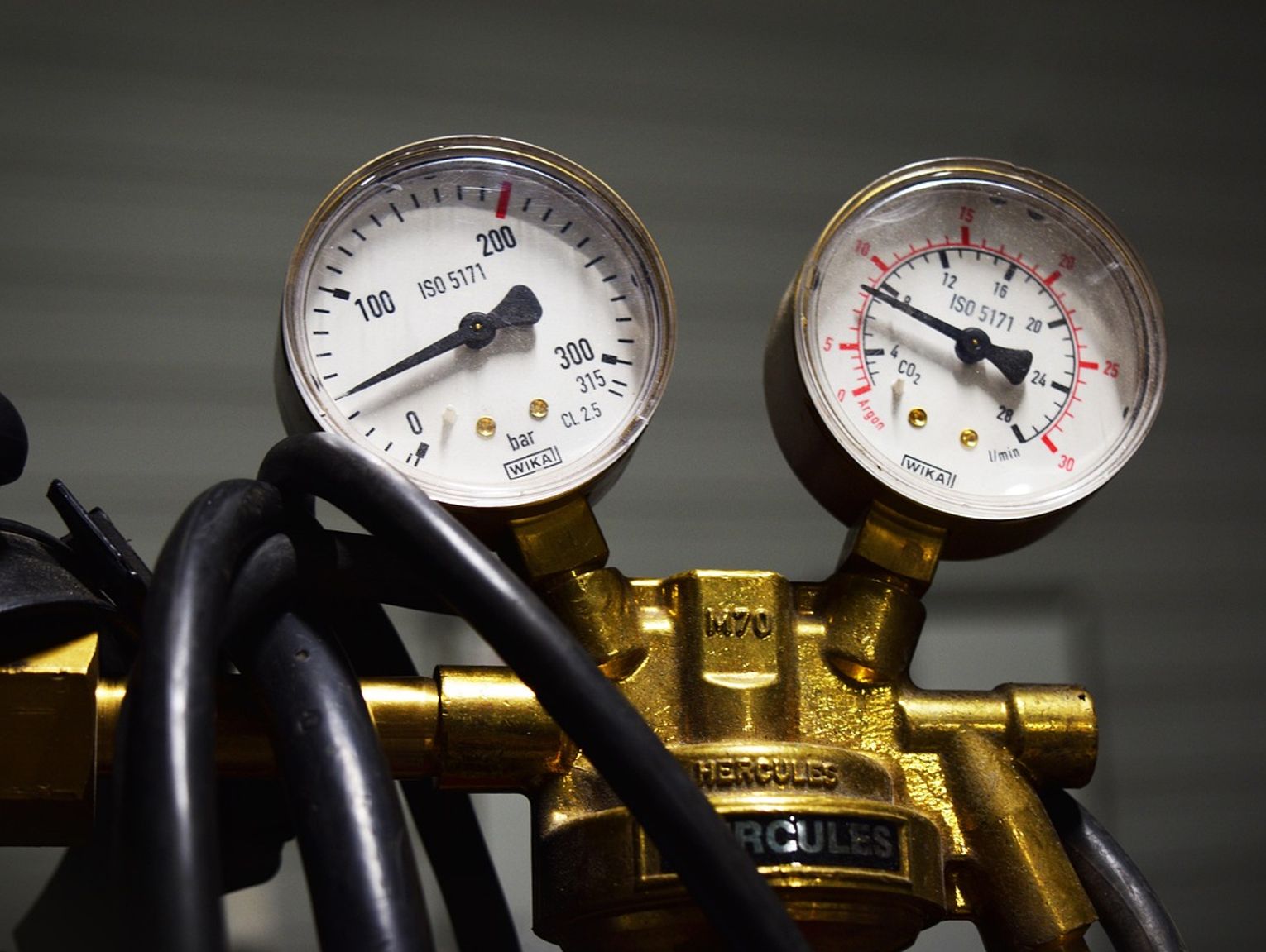 Materiały i konstrukcja zbiorników LPG — stal, stal nierdzewna czy kompozyt, co wybrać?