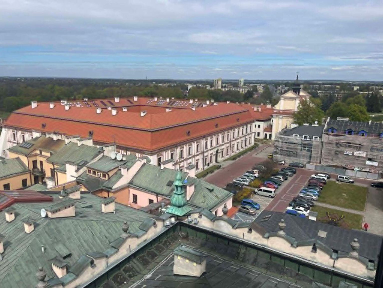 Miasto Zamość chce ograniczyć ruch aut na starówce. realizowane są konsultacje społeczne