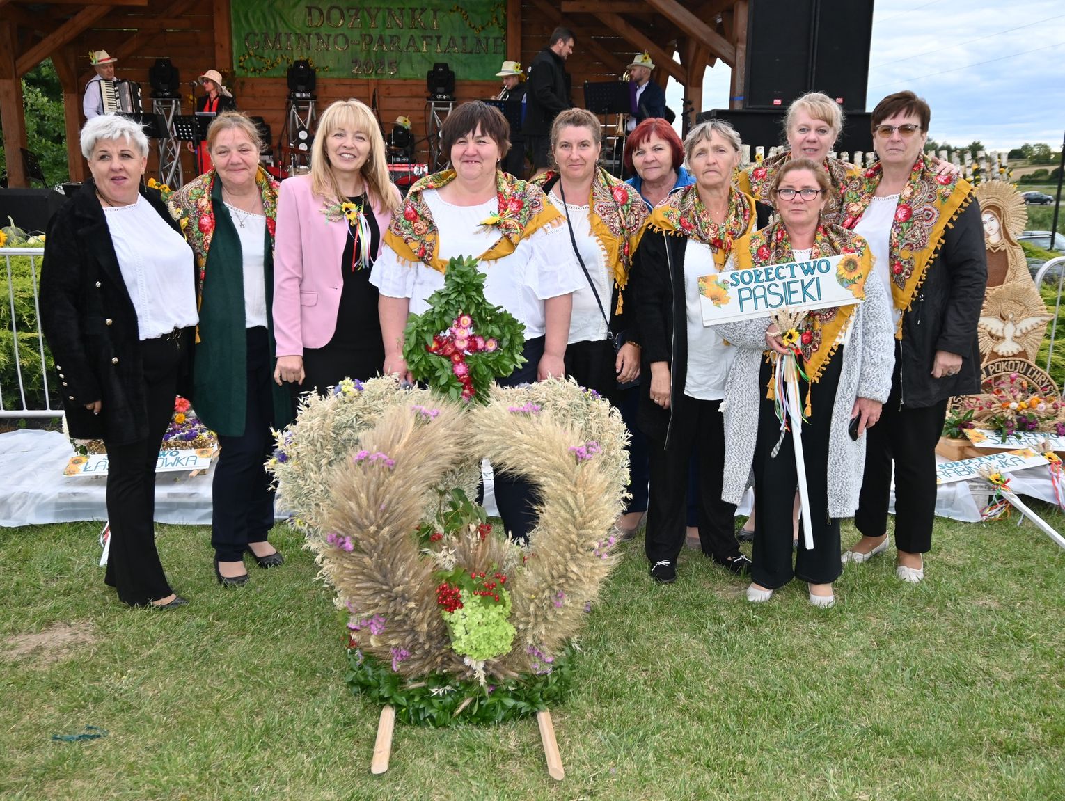 Mieszkańcy gminy Tomaszów Lub. obchodzili dożynki. Zaprosili zespół Malibu [ZDJĘCIA]