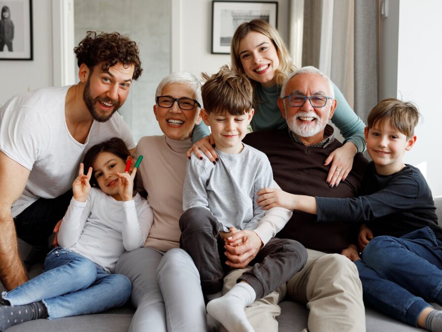 Miliardy złotych długu. Seniorzy zadłużają się, żeby pomóc bliskim