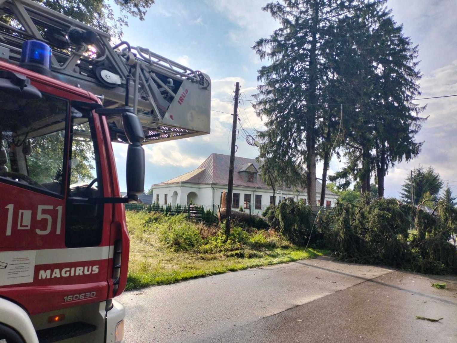 Nad powiatem zamojskim przeszła gwałtowna burza. Strażacy interweniowali 18 razy