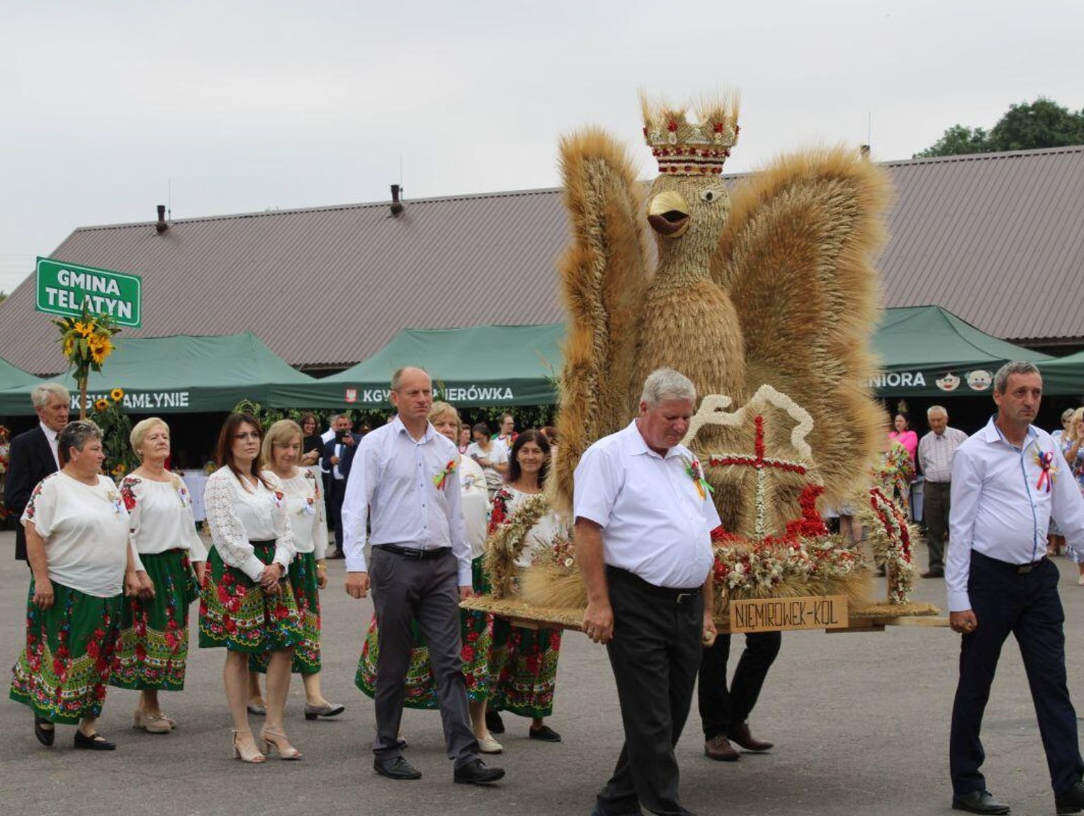 Najpiękniejsze wieńce i obrzęd dożynkowy. Powiatowe święto plonów w Tyszowcach [ZDJĘCIA]