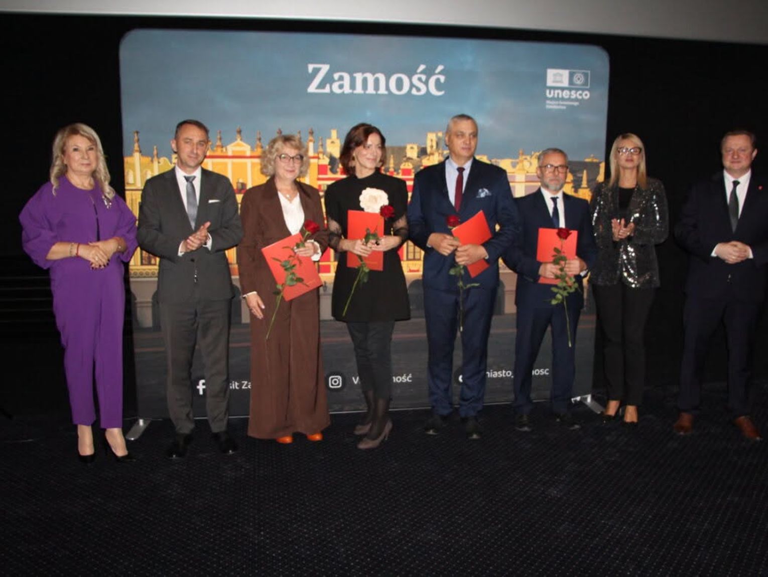 49 nauczycieli i pracowników placówek oświatowych z nagrodami prezydenta Zamościa