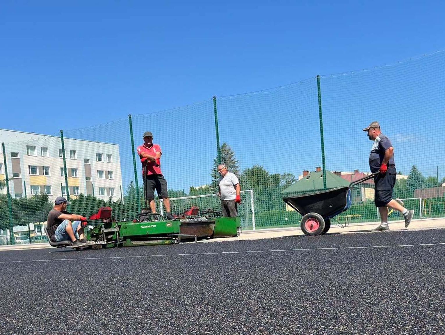 Nowe boisko przy SP nr 3 w Zamościu już prawie gotowe. Oszczędzono tysiące złotych