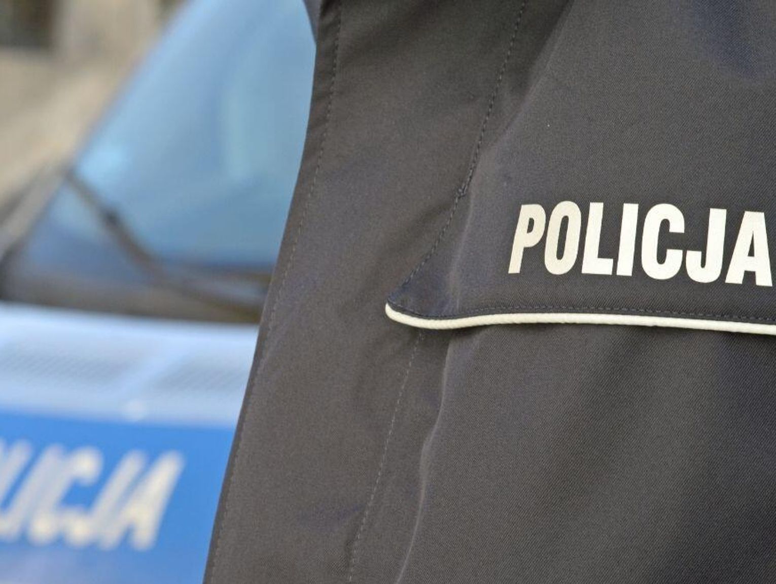 Nożownik zaatakował policjantkę. Padły strzały, mężczyzna zginął na miejscu