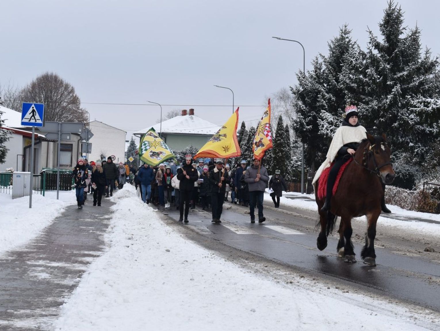 Orszak Trzech Króli w Tyszowcach. Mieszkańcy wspólnie świętowali Uroczystość Objawienia Pańskiego [ZDJĘCIA]
