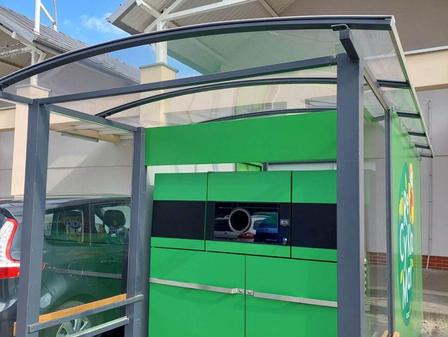 Pierwszy butelkomat w Szczebrzeszynie wreszcie działa. Tu oddasz butelki z kaucją