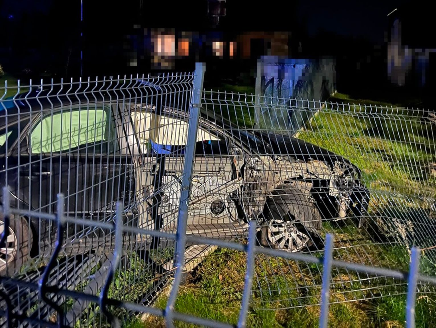 Lubelskie: Pijana 33-latka uderzyła w słup i staranowała ogrodzenie