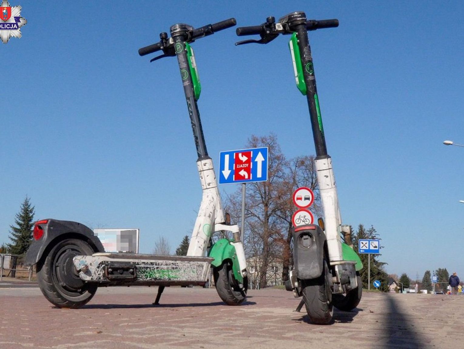 Pijany Zamościanin z ziołem w kieszeni i strzykawkami z mefedronem mknął hulajnogą. Stanie przez sądem