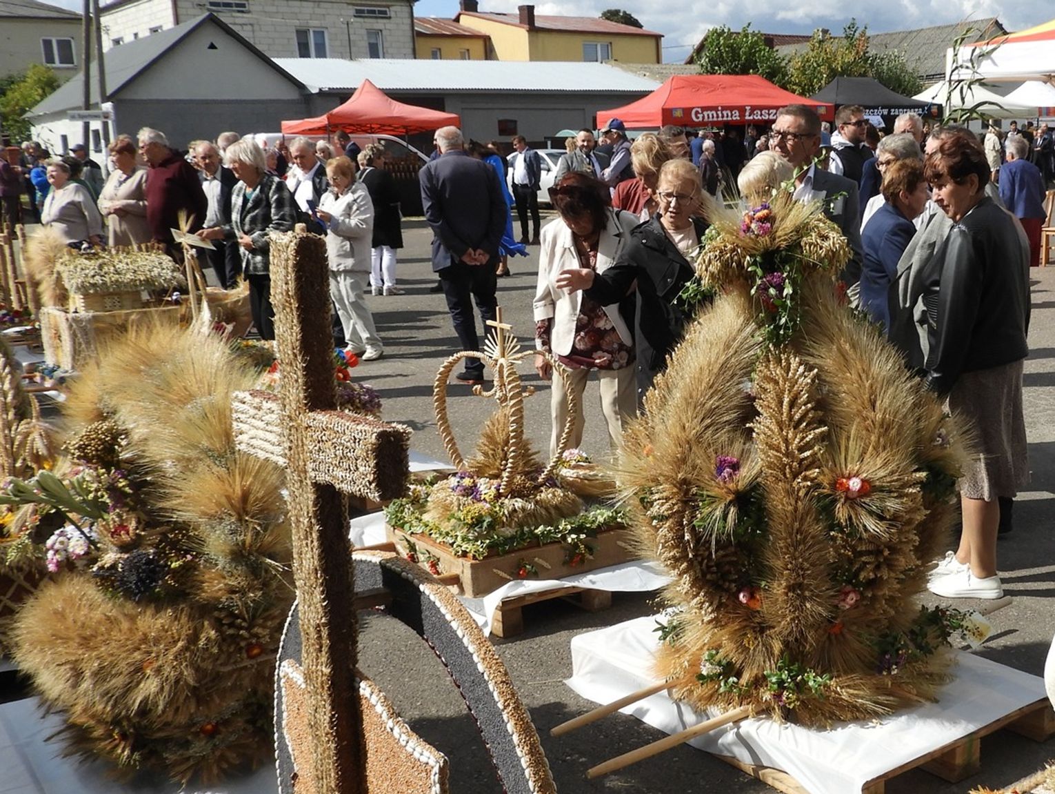 Plon, niesiemy plon w gospodarza dom. Dożynki w Łaszczowie to spotkanie z tradycją [ZDJĘCIA]