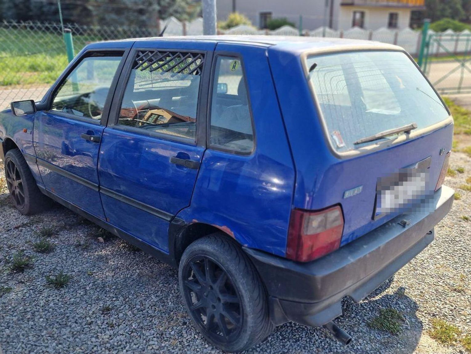 Po pijaku próbował driftować Fiatem Uno. Tomaszowianin stracił prawo jazdy