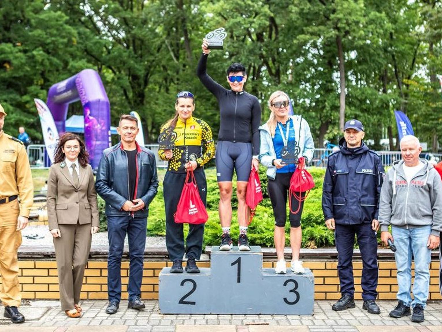 Podkomisarz Monika Mazur ponownie na podium kolarskiego wyścigu w Kraśniku