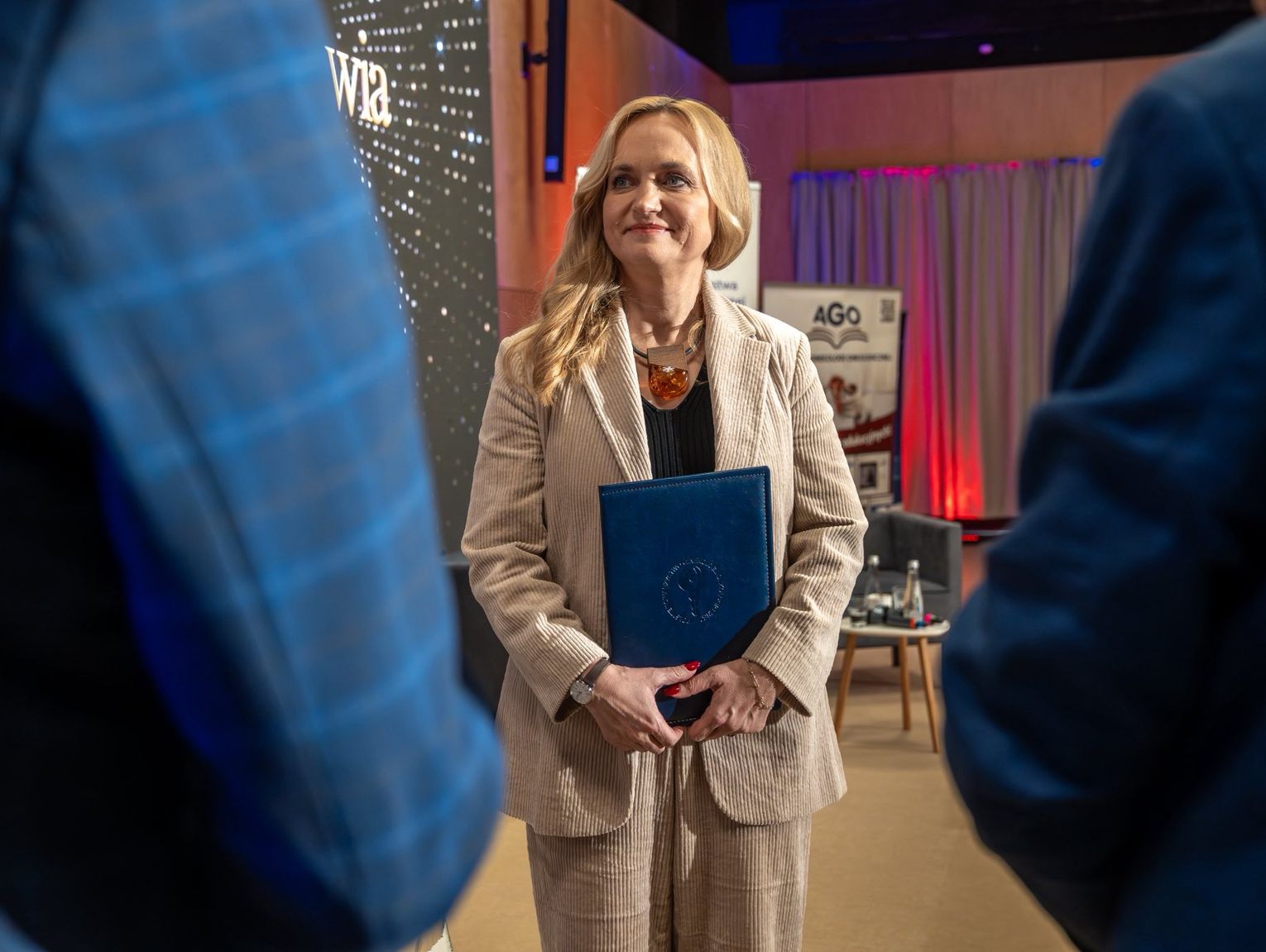 Polacy chłodno o minister zdrowia. Brakuje jej politycznego zaplecza