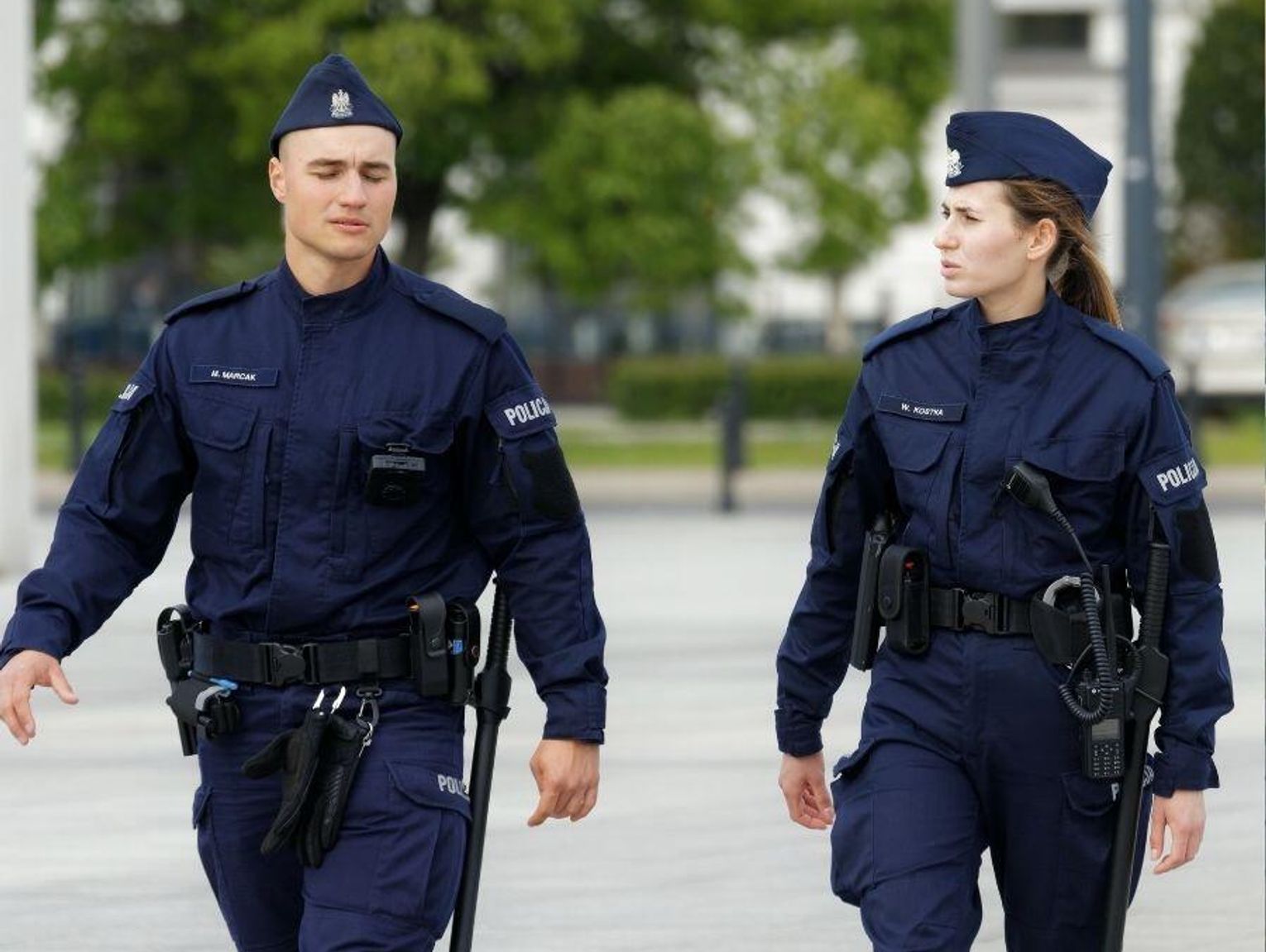 Policja gwałtownie łata kadrowe dziury. Argumentem są pieniądze