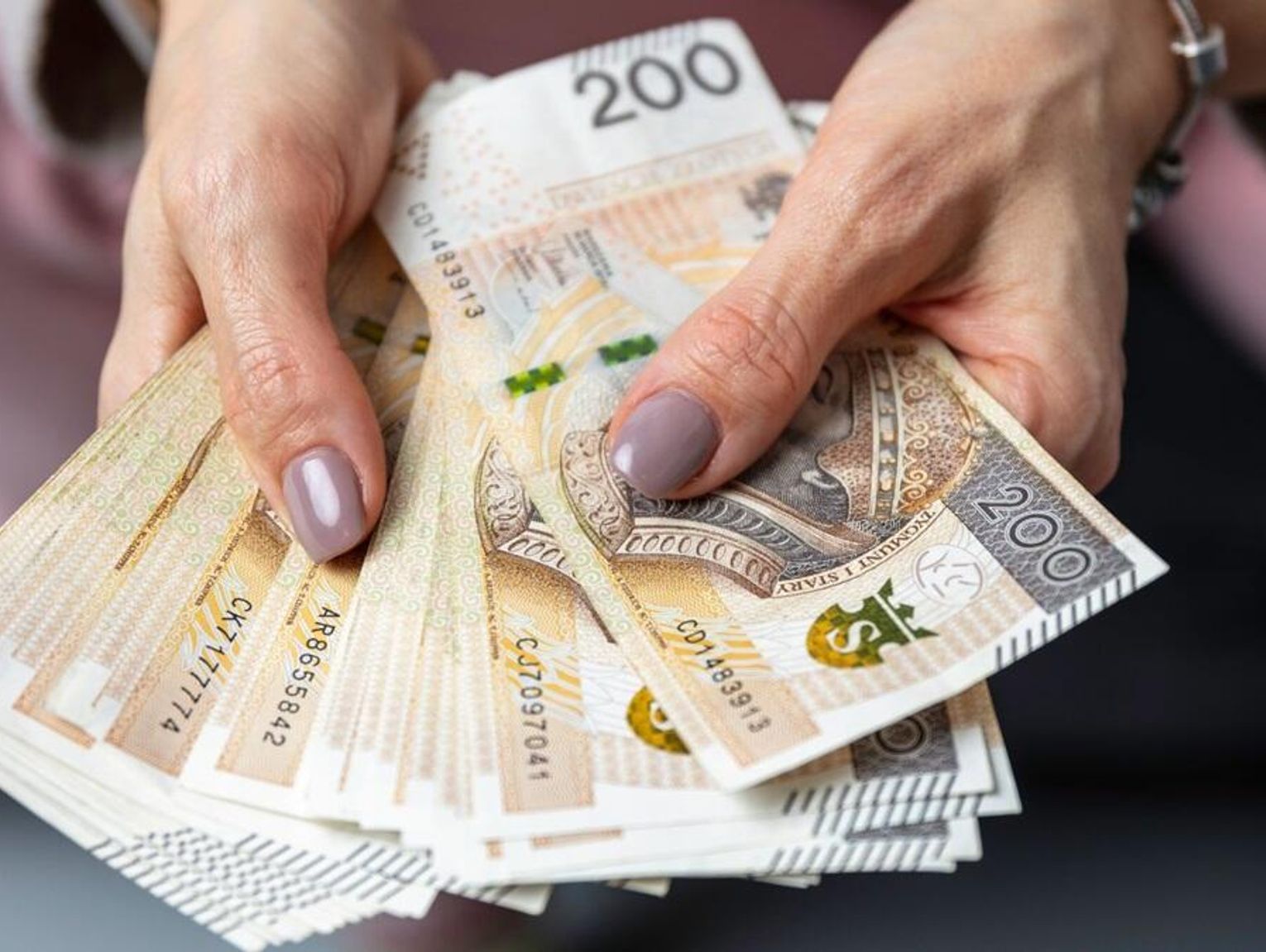 Policjanci biorą łapówki. Problem ma nie tylko drogówka