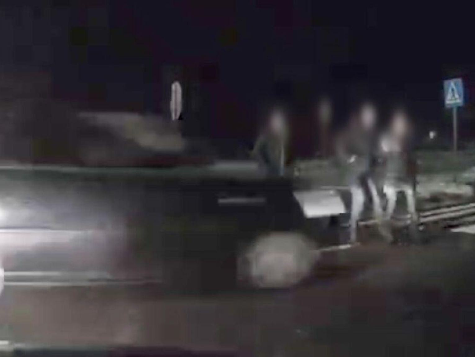 Powiat biłgorajski: Trzy piesze potrącone na pasach, jedna walczy o życie