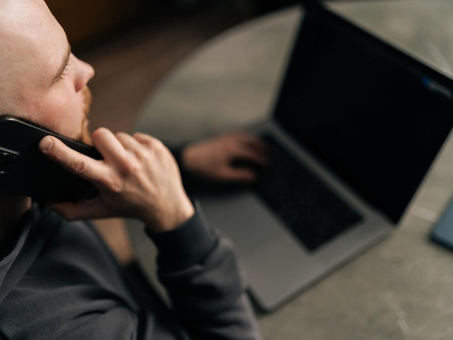 Praca marzeń czy pułapka? Uwaga na fałszywych rekruterów w sieci [FILM]