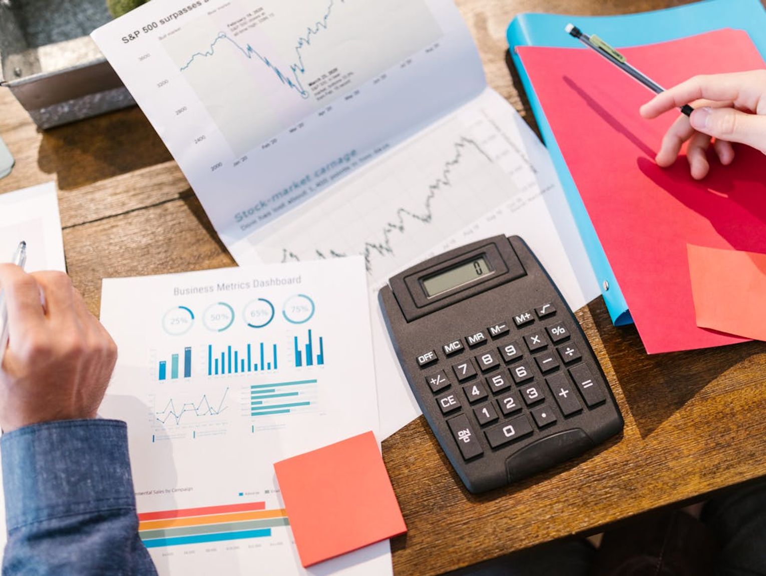 Prefinansowanie „Czyste Powietrze” vs klasyczne dofinansowanie — porównanie korzyści i ograniczeń dla inwestora